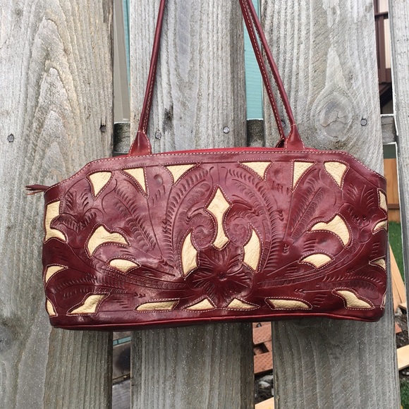 Red leather floral LEADERS IN LEATHER handbag - Picture 4 of 12